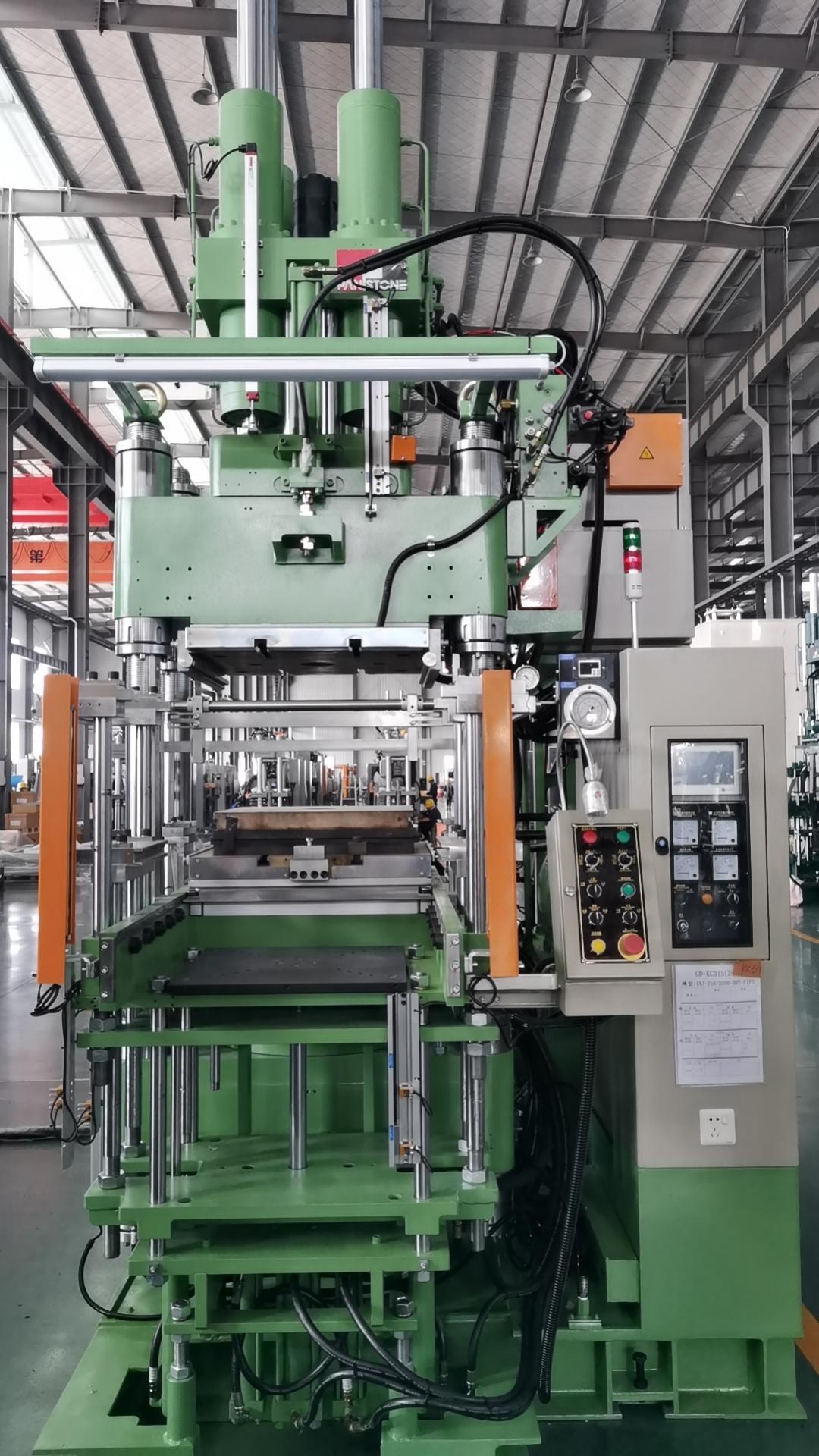 Rubber injection molding machine